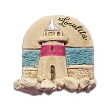 Carica l'immagine nel visualizzatore di Gallery, Calamita artigianale realizzata in polvere di ceramica atossica e dipinta a mano con colori acrilici. Personalizzata con il nome della tua località. Sul retro ha un potente magnete al neodimio e la dicitura "fatto a mano in Italia”.