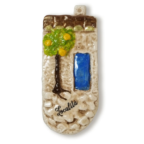 Calamita artigianale realizzata in polvere di ceramica atossica e dipinta a mano con colori acrilici.  Personalizzata con il nome della tua località.  Sul retro ha un potente magnete al neodimio e la dicitura 